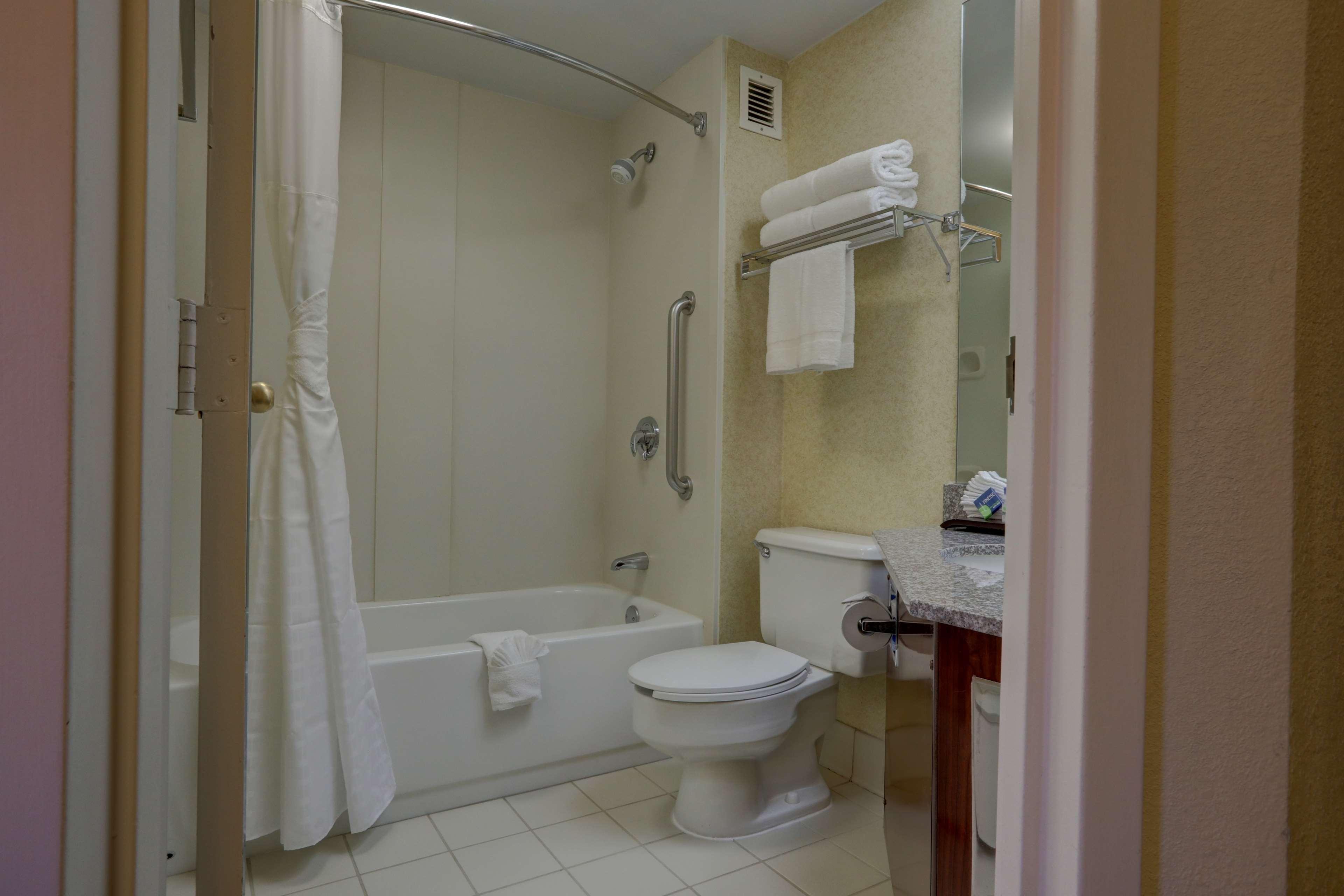 Surestay Plus Hotel By Best Western Chicago Lombard Habitación foto