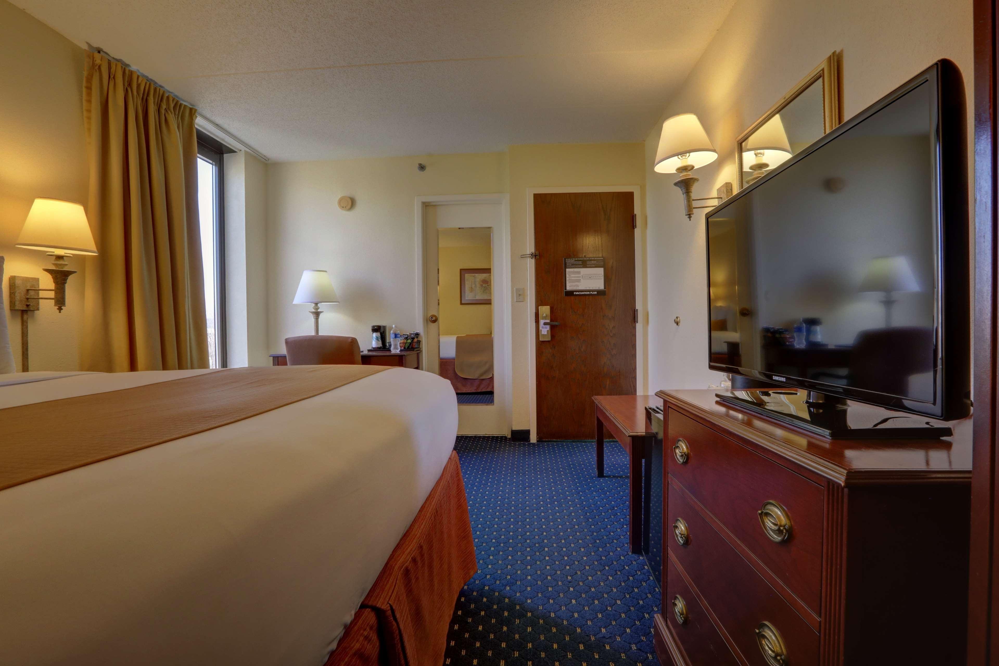 Surestay Plus Hotel By Best Western Chicago Lombard Habitación foto