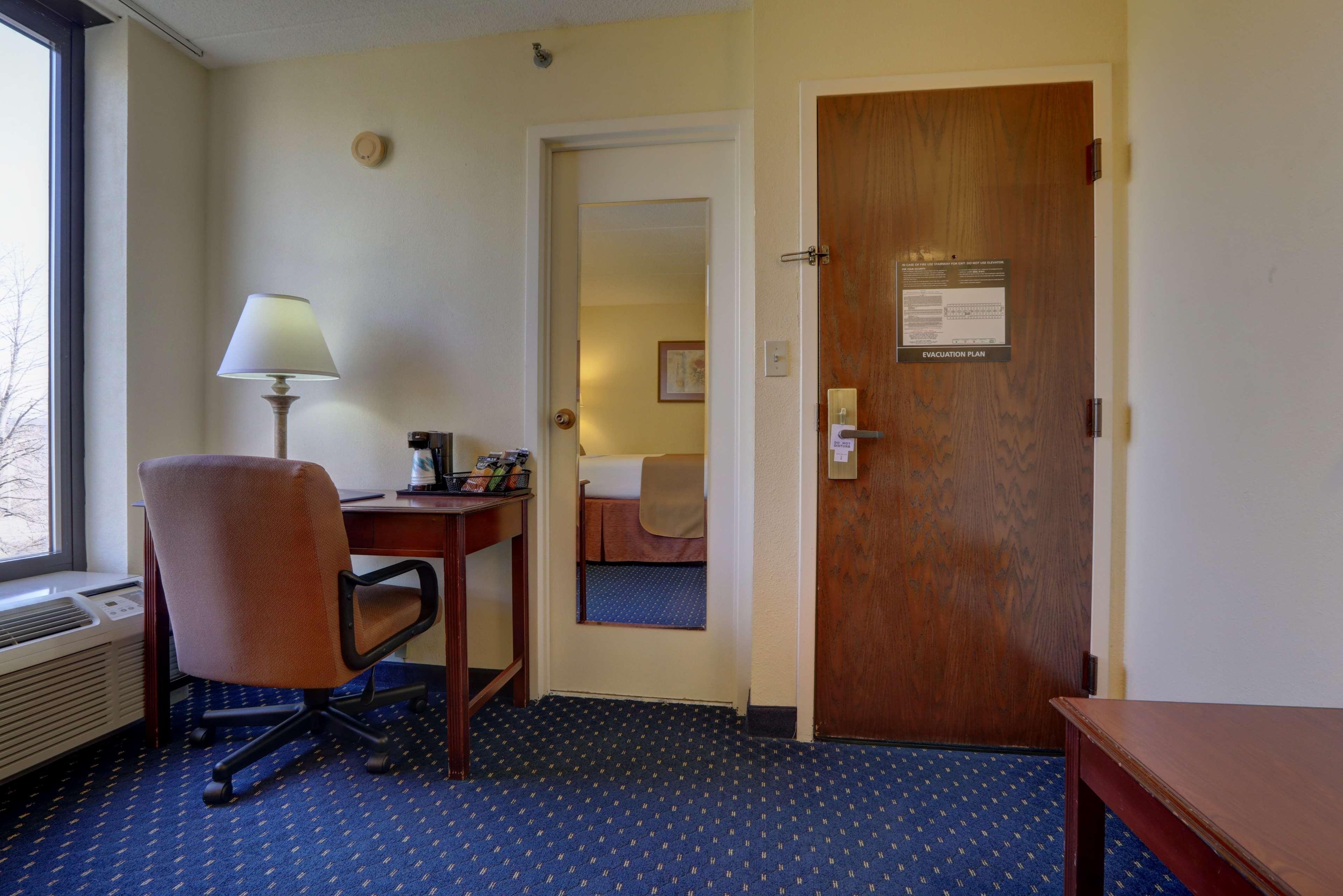 Surestay Plus Hotel By Best Western Chicago Lombard Habitación foto
