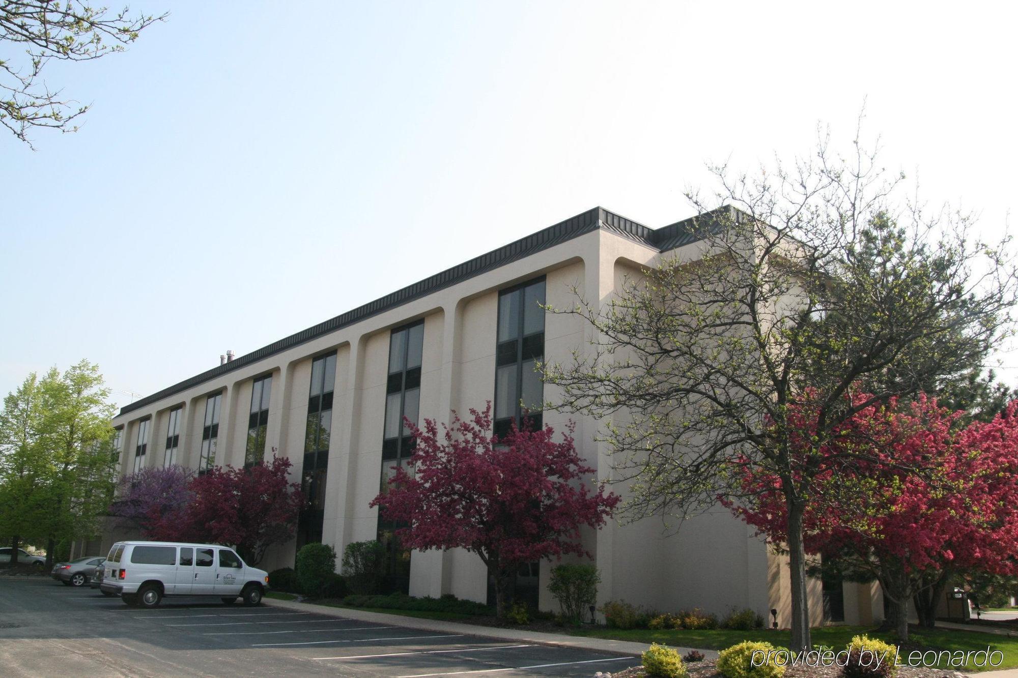 Surestay Plus Hotel By Best Western Chicago Lombard Exterior foto